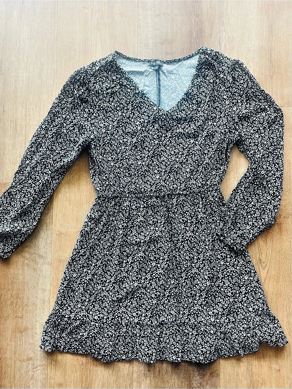 Lilly Rose Floral Mini Dress in Black & White Size medium Like New